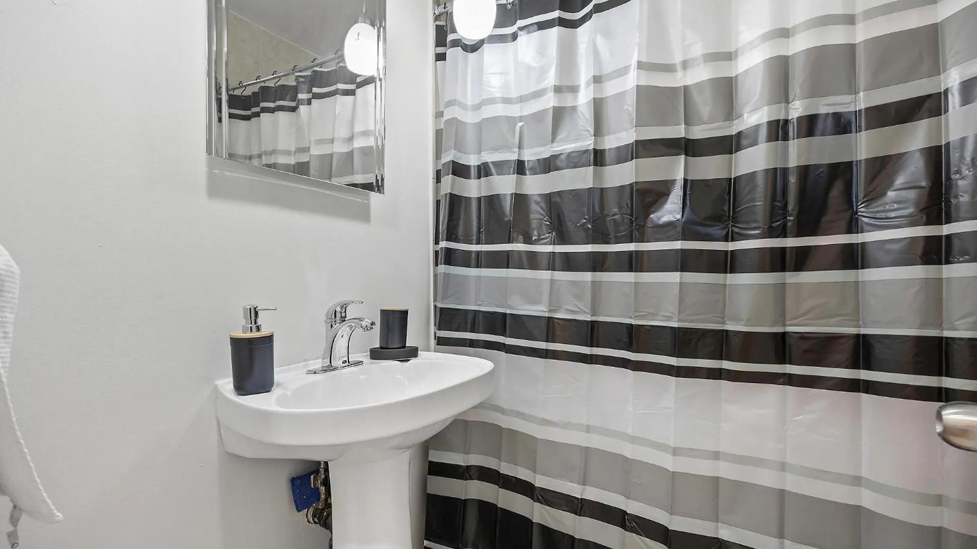 Private House With Parking & Steps To Subway Apartman Toronto Kanada
