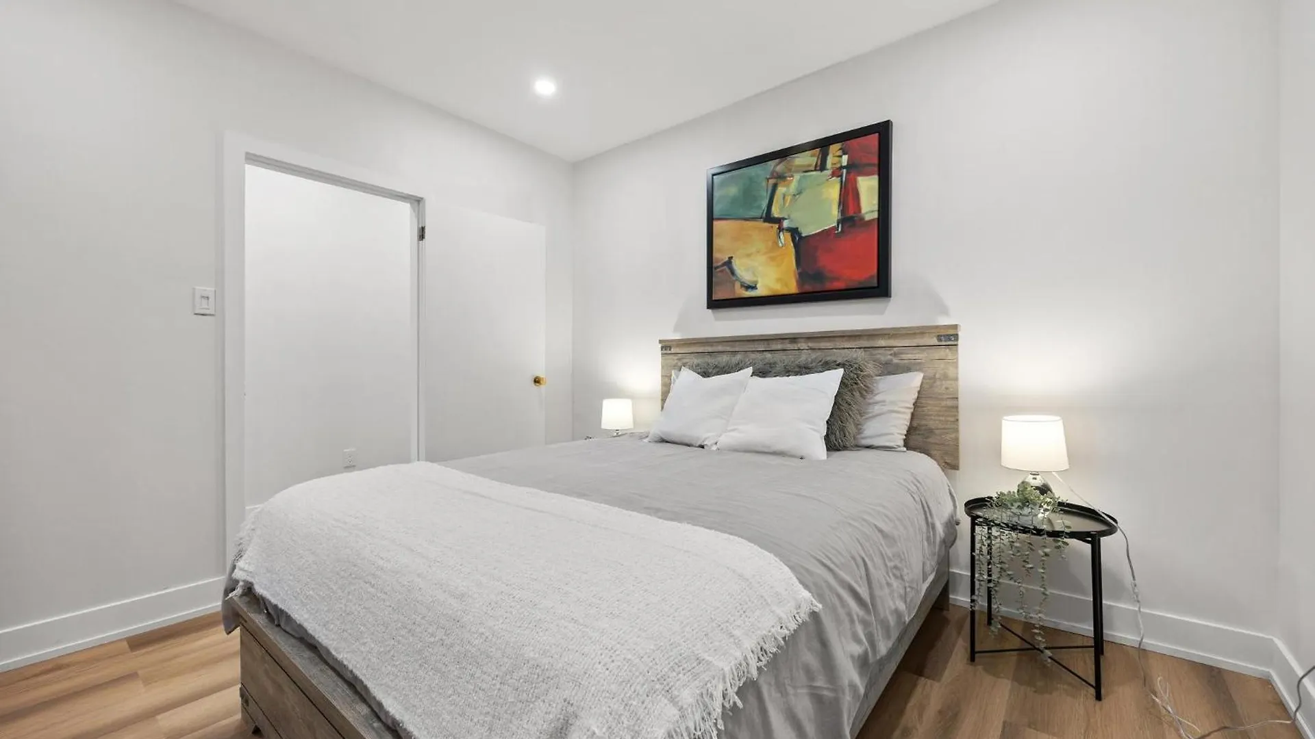 Private House With Parking & Steps To Subway Apartman Toronto