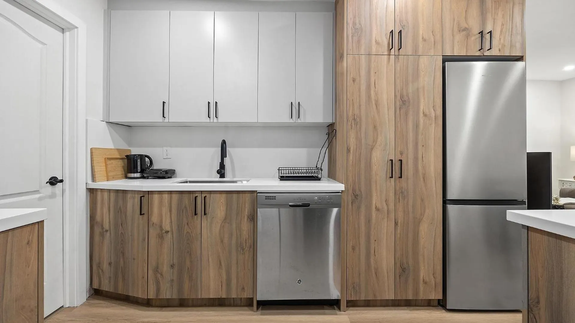 Private House With Parking & Steps To Subway Apartman Toronto 0*,