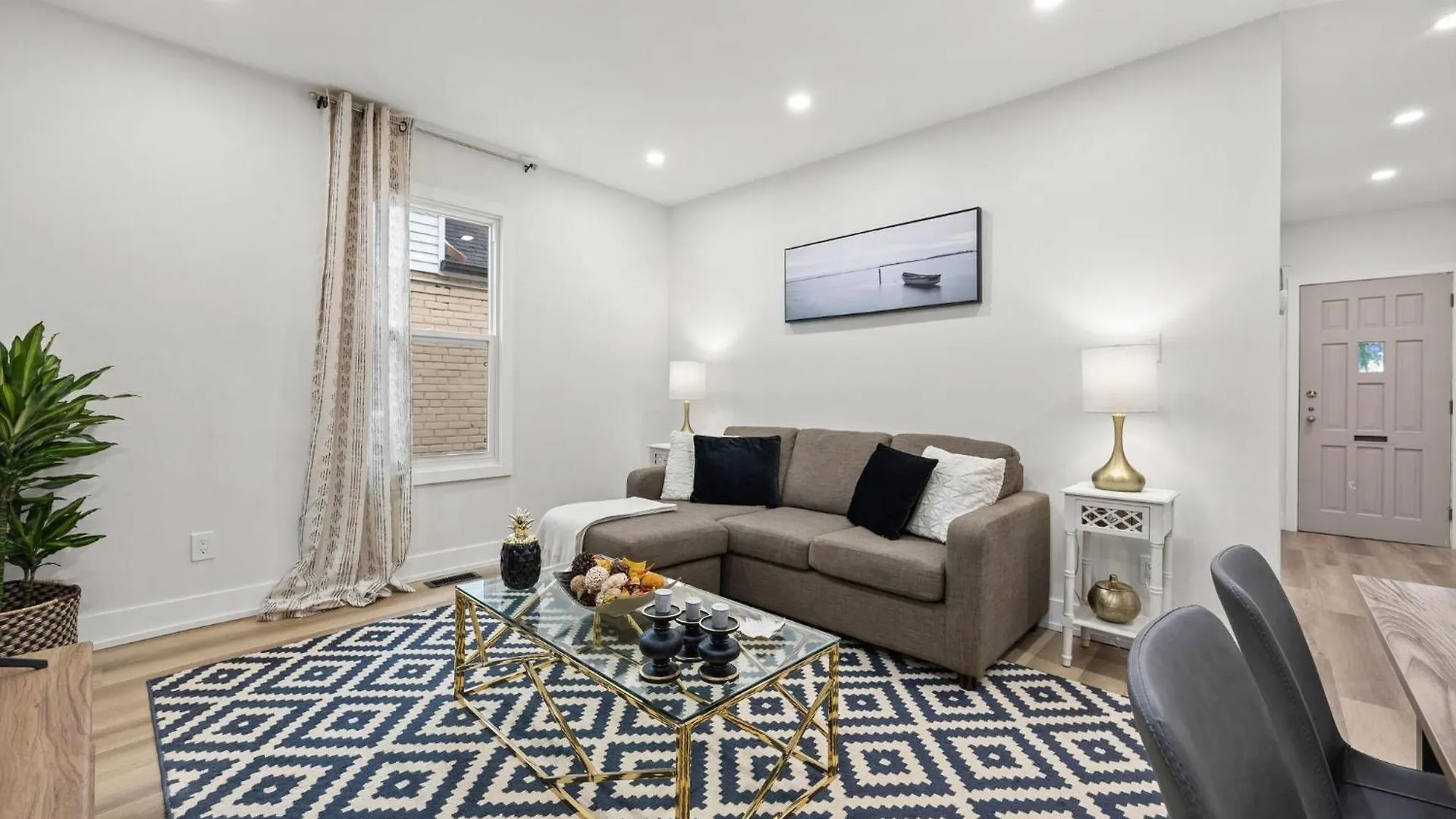 Private House With Parking & Steps To Subway Apartman Toronto