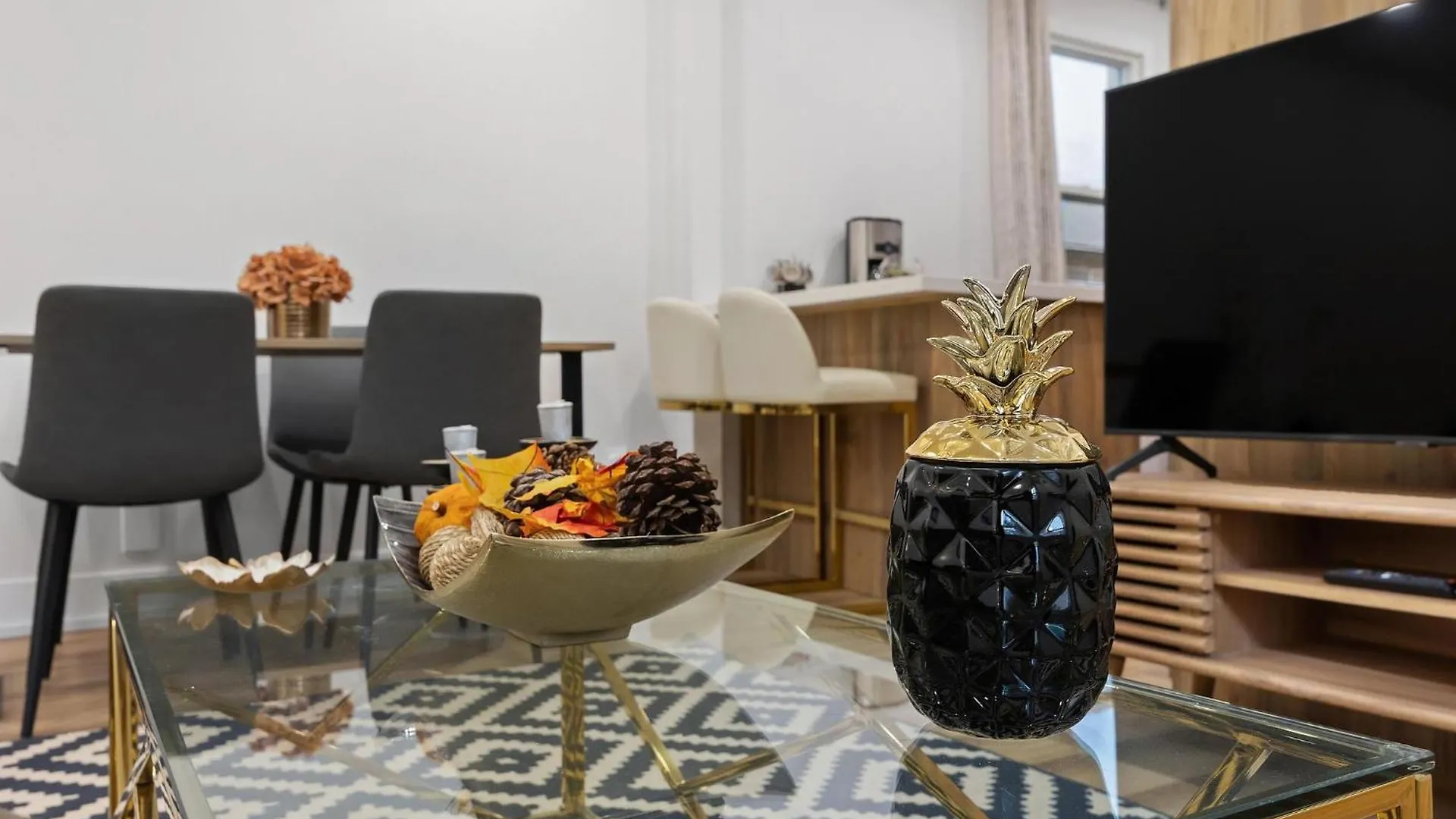 Private House With Parking & Steps To Subway Apartman Toronto 0*,  Kanada
