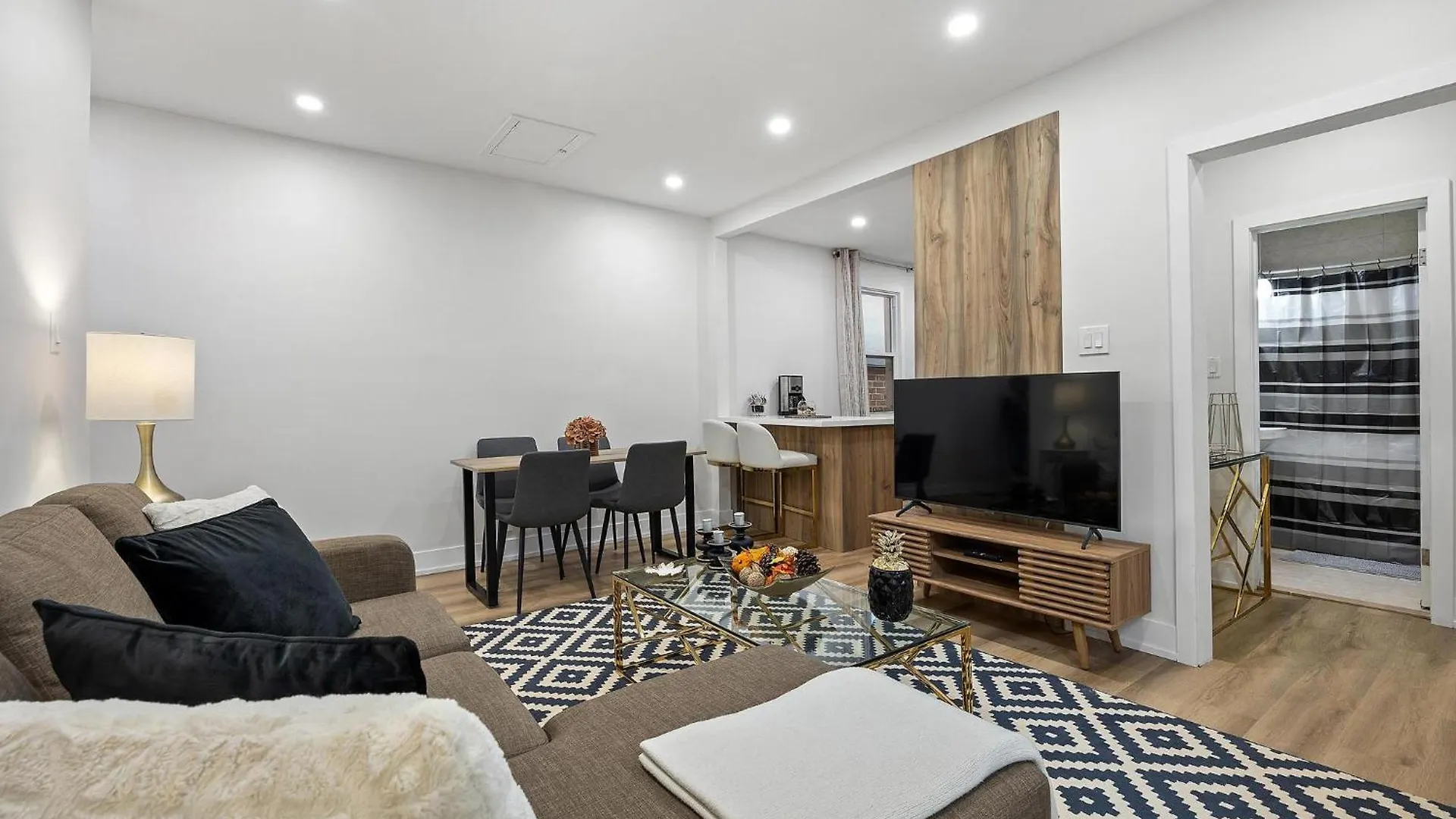 Private House With Parking & Steps To Subway Apartman Toronto